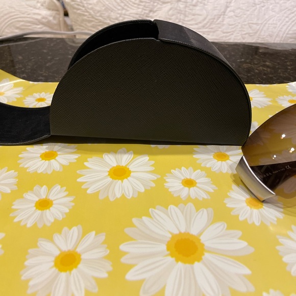 Prada Black Sunglasses SPR041 with Prada Hard Case - Picture 8 of 9